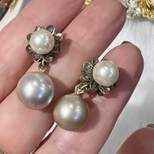 Carica l&#39;immagine nel visualizzatore di Gallery, Orecchini con doppia perla e diamanti
