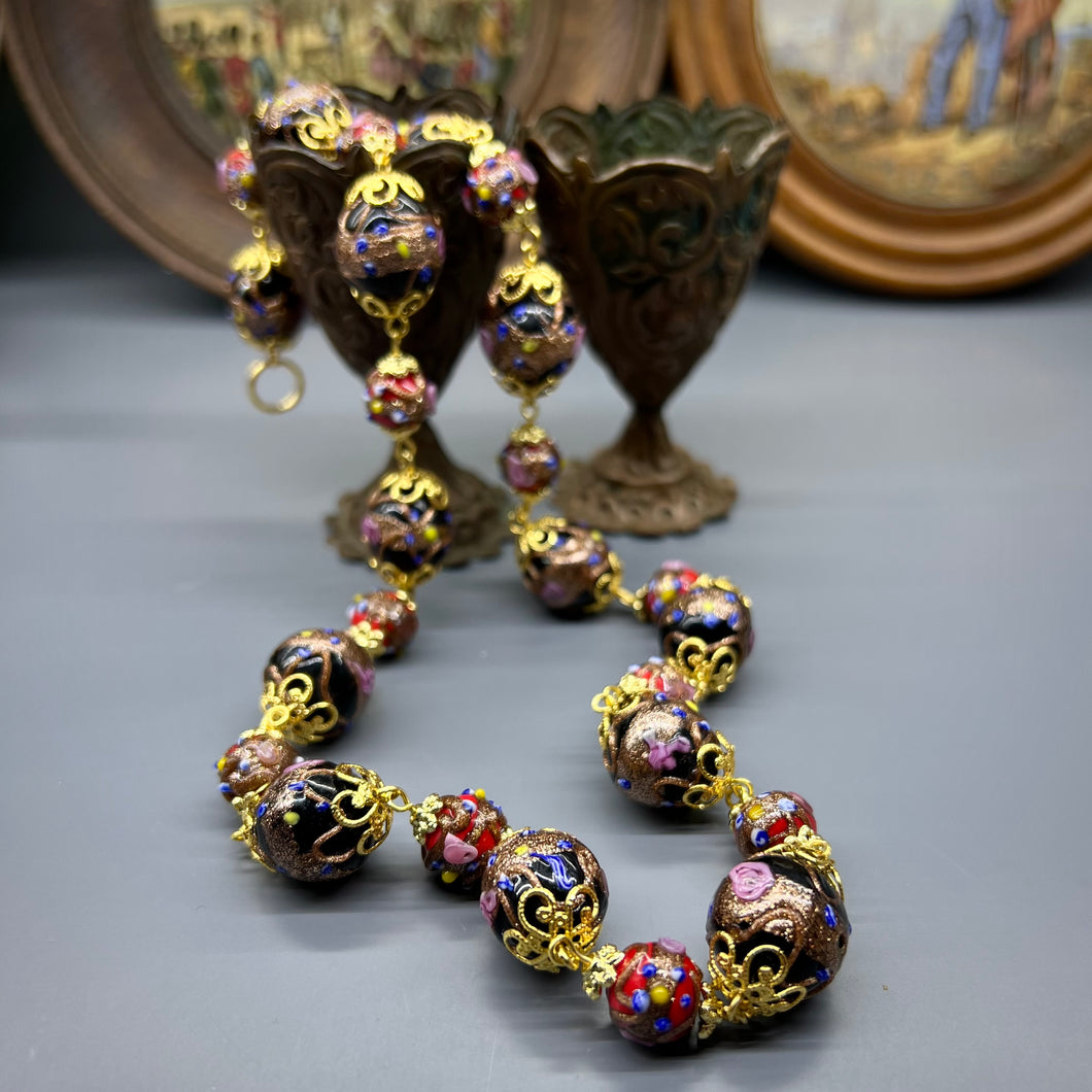 Collana con antiche perle veneziane fiorite