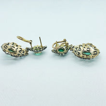 Carica l&#39;immagine nel visualizzatore di Gallery, Coppia di orecchini in oro 18 carati, smeraldi e diamanti. Italia primi ‘900
