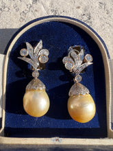 Carica l&#39;immagine nel visualizzatore di Gallery, Antichi e rari orecchini in oro, argento, diamanti e perle
