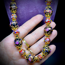 Carica l&#39;immagine nel visualizzatore di Gallery, Collana con antiche perle a lume veneziane
