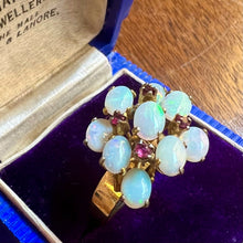 Carica l&#39;immagine nel visualizzatore di Gallery, Anello vintage con opali e rubini
