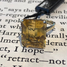 Carica l&#39;immagine nel visualizzatore di Gallery, L’elegante cocktail ring con citrino anni ‘70

