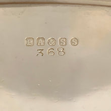Carica l&#39;immagine nel visualizzatore di Gallery, Piccolo vassoio inglese da due tazze realizzato in sheffield plate nel 1902 come da dedica
