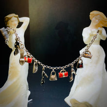 Carica l&#39;immagine nel visualizzatore di Gallery, Bracciale Charms vintage in argento a tema di borsette e scarpe alcune smaltate provenienza Inghilterra
