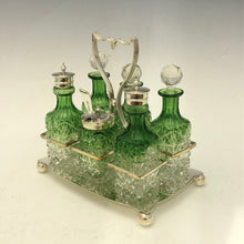 Carica l&#39;immagine nel visualizzatore di Gallery, Rara oliera in Sheffield plate a sei boccette in cristallo sfumate verdi
