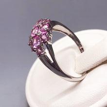 Carica l&#39;immagine nel visualizzatore di Gallery, Anello vintage inglese in oro bianco, diamanti e zaffiri rosa
