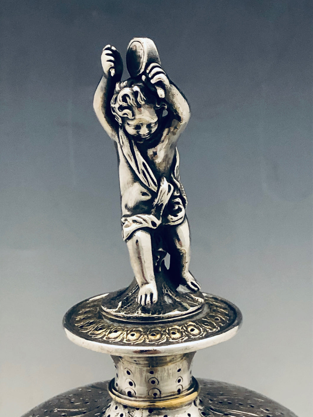 Profumiere scultoreo argento. Francia XIX sec.