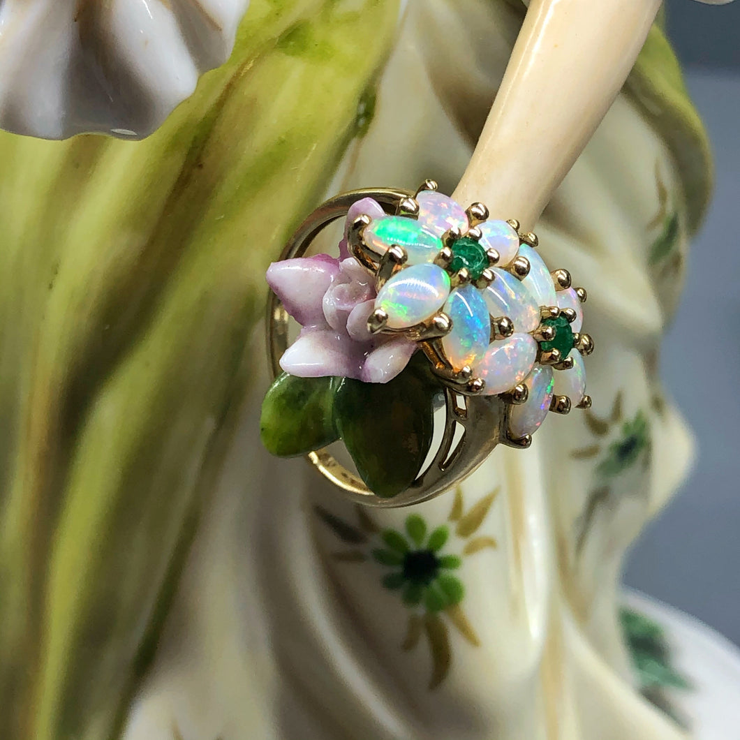 Anello inglese vintage a doppio fiore con opali e smeraldi