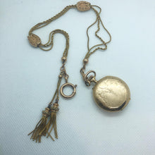 Carica l&#39;immagine nel visualizzatore di Gallery, Orologio da tasca in oro Gander Watch con catena a tre fili e saliscendi a ferro di cavallo. Oro 18 carati. Svizzera primi del ‘900
