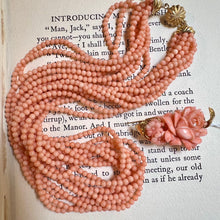 Carica l&#39;immagine nel visualizzatore di Gallery, Collana in corallo naturale rosa a 9 fili
