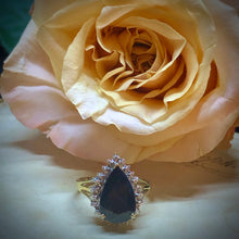 Carica l&#39;immagine nel visualizzatore di Gallery, Vintage anello halo ring  con zaffiro e brillanti
