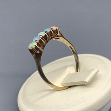 Carica l&#39;immagine nel visualizzatore di Gallery, Incantevole anello vittoriano in oro e meravigliosi opali australiani
