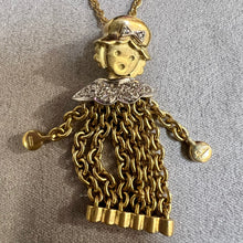 Carica l&#39;immagine nel visualizzatore di Gallery, Ciondolo Pomellato bambolina in oro 18 carati a catenelle mobili con diamanti
