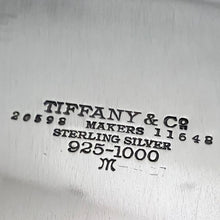 Carica l&#39;immagine nel visualizzatore di Gallery, Set di 16 sottopiatti in argento Tiffany &amp; Co. New York 1925
