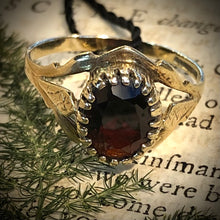 Carica l&#39;immagine nel visualizzatore di Gallery, Anello vintage in oro e granato
