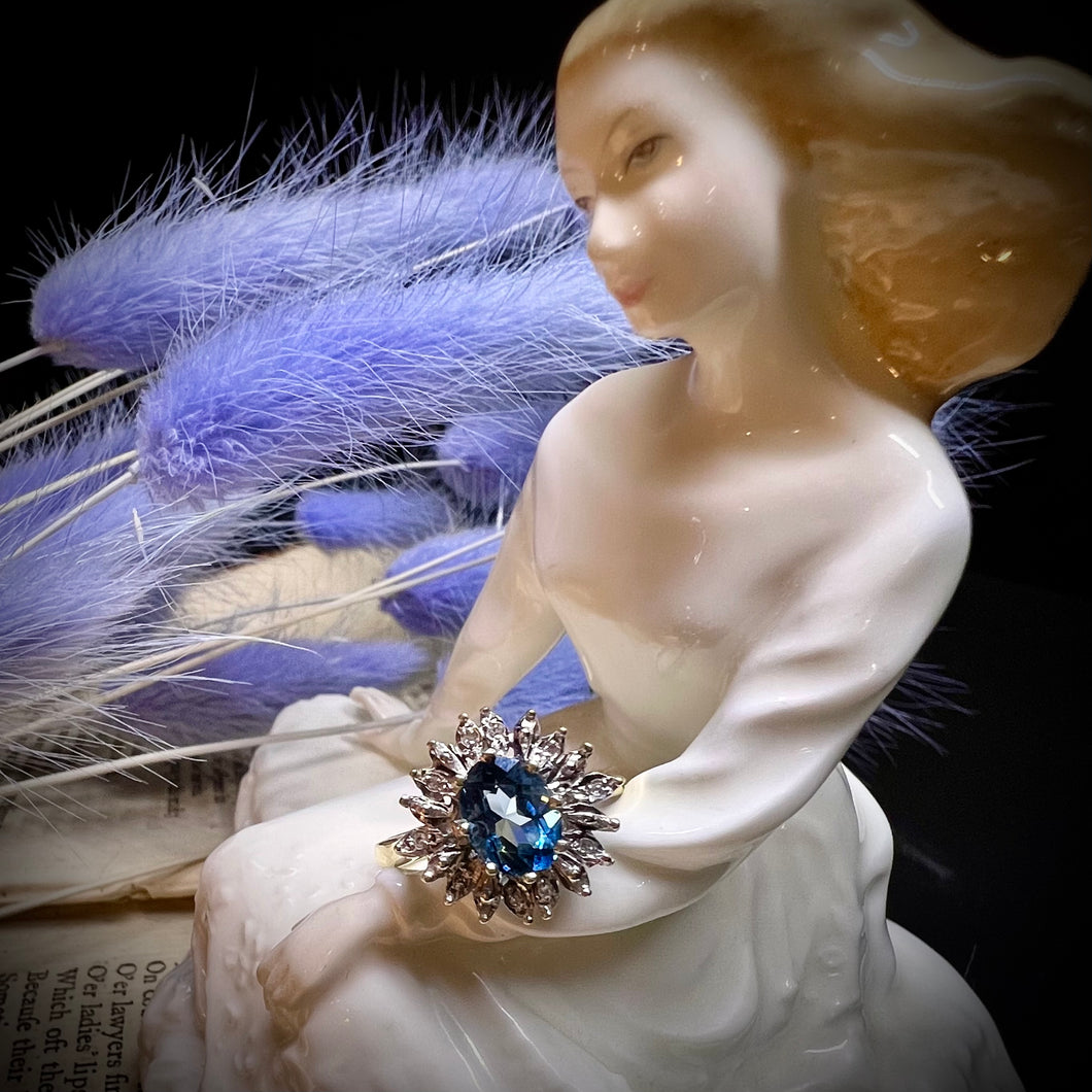 Anello vintage con topazio azzurro e diamanti