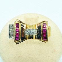 Carica l&#39;immagine nel visualizzatore di Gallery, Anello a ponte Art Decò con diamanti e rubini
