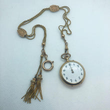Carica l&#39;immagine nel visualizzatore di Gallery, Orologio da tasca in oro Gander Watch con catena a tre fili e saliscendi a ferro di cavallo. Oro 18 carati. Svizzera primi del ‘900
