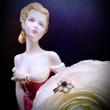 Carica l&#39;immagine nel visualizzatore di Gallery, Anello vintage con graziosissima margherita di granato e perle
