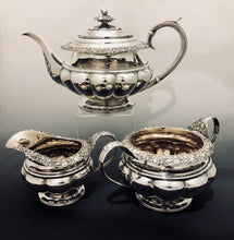 Carica l&#39;immagine nel visualizzatore di Gallery, Set da tè inglese composto da tre pezzi in argento sterling 925/1000 Giorgio III Londra 1831
